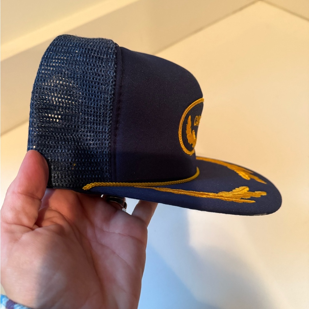 VINTAGE 1980’s!! new condition!!!! Navy and gold captain trucker mesh back cap - Picture 2 of 6
